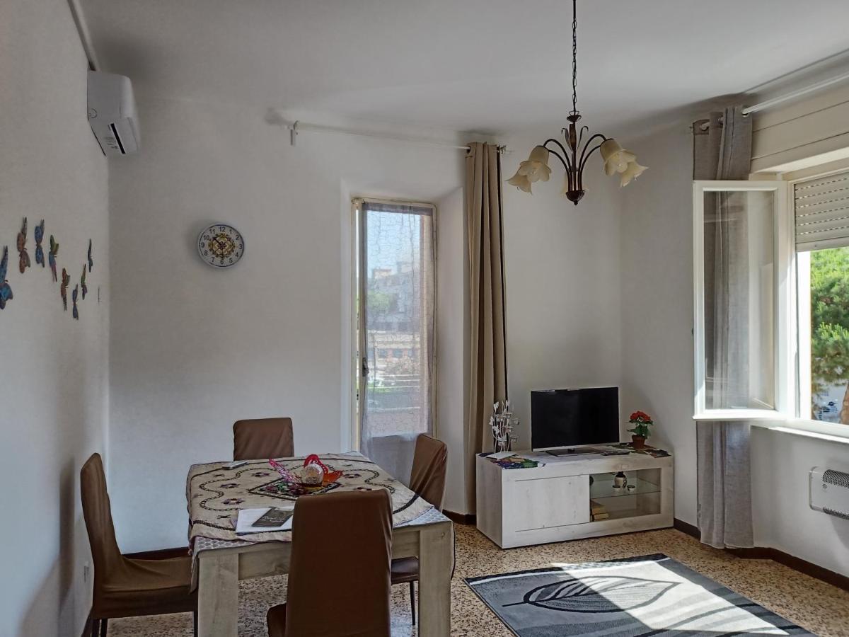 Casa Ilanfra - Appartamenti Gabbiano, Farfalla E Stella Marina 피옴비노 외부 사진