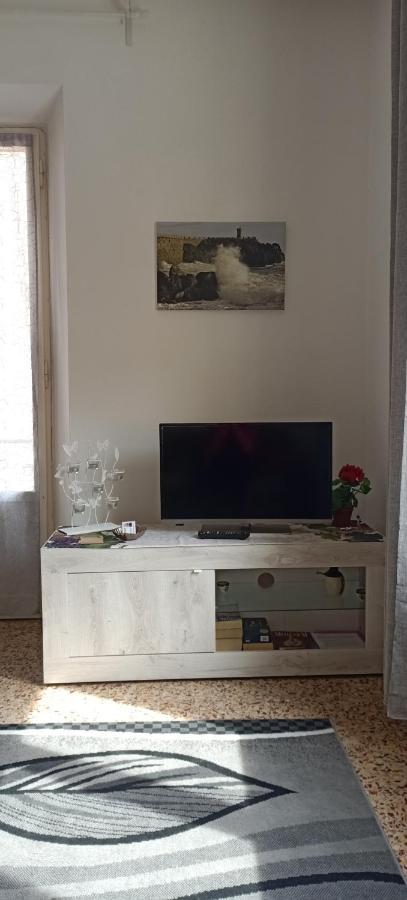 Casa Ilanfra - Appartamenti Gabbiano, Farfalla E Stella Marina 피옴비노 외부 사진